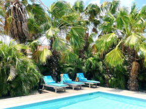 Endless Summer - Stunning 3-bedroom Vacation Villa located in Noord.